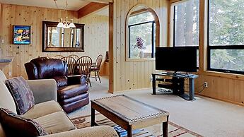 Two Bedroom Units at 1849 Condos with 3 Hot Tubs & Slopeside