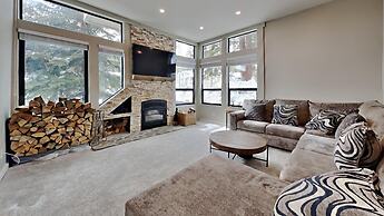 Two Bedroom Units at 1849 Condos with 3 Hot Tubs & Slopeside