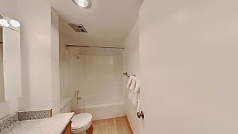 Two Bedroom Units at 1849 Condos with 3 Hot Tubs & Slopeside