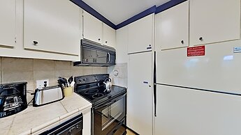 Two Bedroom Units at 1849 Condos with 3 Hot Tubs & Slopeside