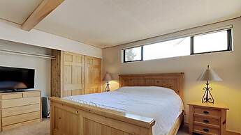 Two Bedroom Units at 1849 Condos with 3 Hot Tubs & Slopeside