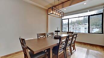 Two Bedroom Units at 1849 Condos with 3 Hot Tubs & Slopeside