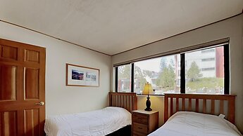 Two Bedroom Units at 1849 Condos with 3 Hot Tubs & Slopeside