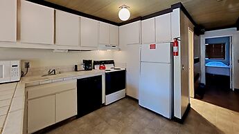 Two Bedroom Units at 1849 Condos with 3 Hot Tubs & Slopeside