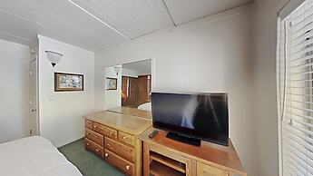 Two Bedroom Units at 1849 Condos with 3 Hot Tubs & Slopeside