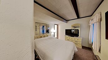 Two Bedroom Units at 1849 Condos with 3 Hot Tubs & Slopeside