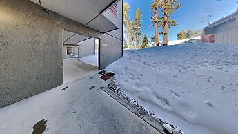 Two Bedroom Units at 1849 Condos with 3 Hot Tubs & Slopeside