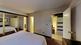 Two Bedroom Units at 1849 Condos with 3 Hot Tubs & Slopeside