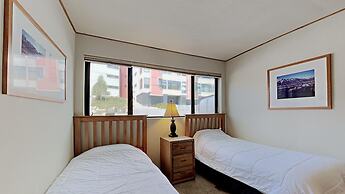 Two Bedroom Units at 1849 Condos with 3 Hot Tubs & Slopeside