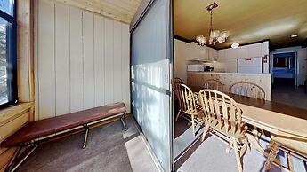 Two Bedroom Units at 1849 Condos with 3 Hot Tubs & Slopeside