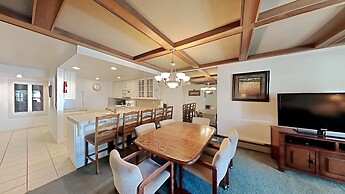 Two Bedroom Units at 1849 Condos with 3 Hot Tubs & Slopeside