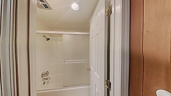 Two Bedroom Units at 1849 Condos with 3 Hot Tubs & Slopeside