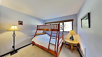 Two Bedroom Units at 1849 Condos with 3 Hot Tubs & Slopeside