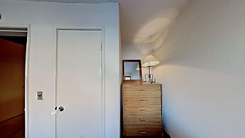 Two Bedroom Units at 1849 Condos with 3 Hot Tubs & Slopeside