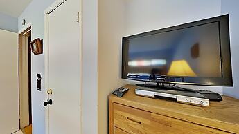 Two Bedroom Units at 1849 Condos with 3 Hot Tubs & Slopeside