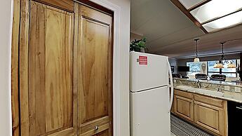 Two Bedroom Units at 1849 Condos with 3 Hot Tubs & Slopeside