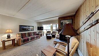Two Bedroom Units at 1849 Condos with 3 Hot Tubs & Slopeside