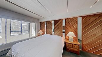 Two Bedroom Units at 1849 Condos with 3 Hot Tubs & Slopeside