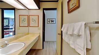 Two Bedroom Units at 1849 Condos with 3 Hot Tubs & Slopeside