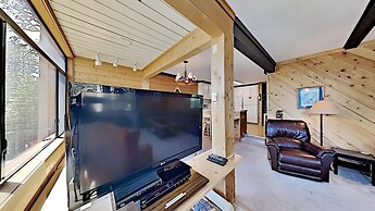 Two Bedroom Units at 1849 Condos with 3 Hot Tubs & Slopeside