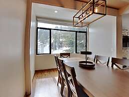 Two Bedroom Units at 1849 Condos with 3 Hot Tubs & Slopeside