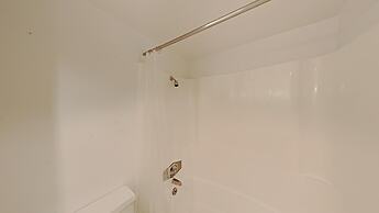 Two Bedroom Units at 1849 Condos with 3 Hot Tubs & Slopeside