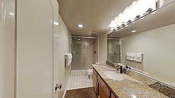 Two Bedroom Units at 1849 Condos with 3 Hot Tubs & Slopeside