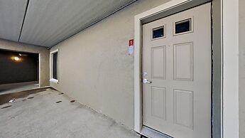 Two Bedroom Units at 1849 Condos with 3 Hot Tubs & Slopeside