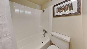 Two Bedroom Units at 1849 Condos with 3 Hot Tubs & Slopeside