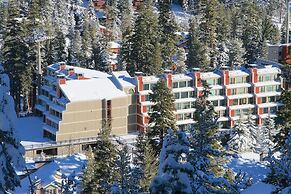 Two Bedroom Units at 1849 Condos with 3 Hot Tubs & Slopeside
