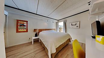 Two Bedroom Units at 1849 Condos with 3 Hot Tubs & Slopeside