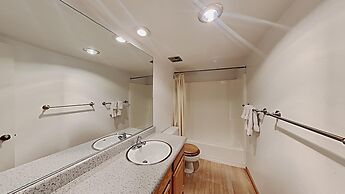 Two Bedroom Units at 1849 Condos with 3 Hot Tubs & Slopeside