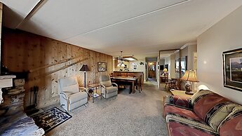 Two Bedroom Units at 1849 Condos with 3 Hot Tubs & Slopeside