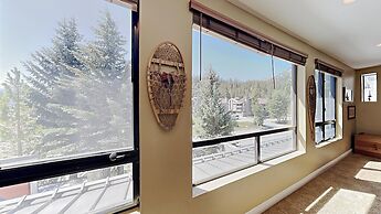 Two Bedroom Units at 1849 Condos with 3 Hot Tubs & Slopeside