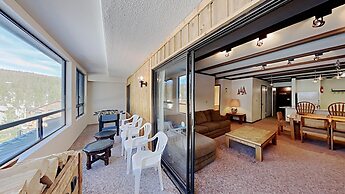 Two Bedroom Units at 1849 Condos with 3 Hot Tubs & Slopeside