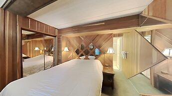 Two Bedroom Units at 1849 Condos with 3 Hot Tubs & Slopeside