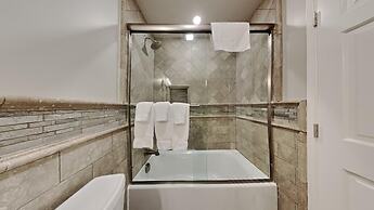 Two Bedroom Units at 1849 Condos with 3 Hot Tubs & Slopeside