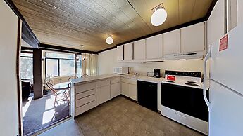 Two Bedroom Units at 1849 Condos with 3 Hot Tubs & Slopeside