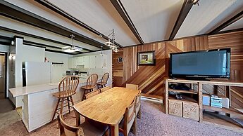 Two Bedroom Units at 1849 Condos with 3 Hot Tubs & Slopeside