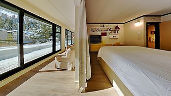 Two Bedroom Units at 1849 Condos with 3 Hot Tubs & Slopeside