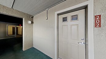 Two Bedroom Units at 1849 Condos with 3 Hot Tubs & Slopeside