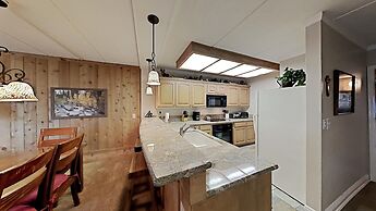 Two Bedroom Units at 1849 Condos with 3 Hot Tubs & Slopeside