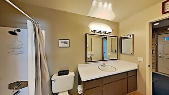 Two Bedroom Units at 1849 Condos with 3 Hot Tubs & Slopeside