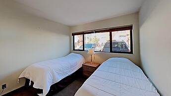 Two Bedroom Units at 1849 Condos with 3 Hot Tubs & Slopeside