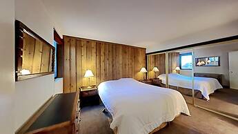 Two Bedroom Units at 1849 Condos with 3 Hot Tubs & Slopeside