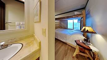 Two Bedroom Units at 1849 Condos with 3 Hot Tubs & Slopeside