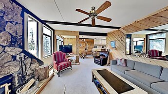 Two Bedroom Units at 1849 Condos with 3 Hot Tubs & Slopeside