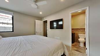 Two Bedroom Units at 1849 Condos with 3 Hot Tubs & Slopeside