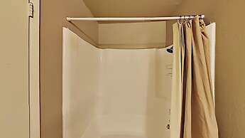 Two Bedroom Units at 1849 Condos with 3 Hot Tubs & Slopeside