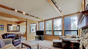 Two Bedroom Units at 1849 Condos with 3 Hot Tubs & Slopeside